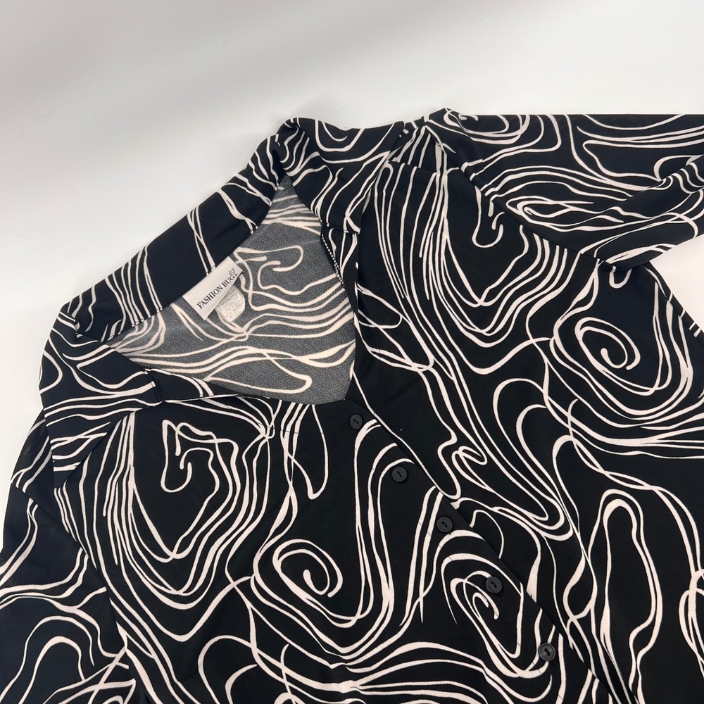 Fashion Bug Button Up Top Womens Large Y2K Abstract Black and White Swirl Chic
